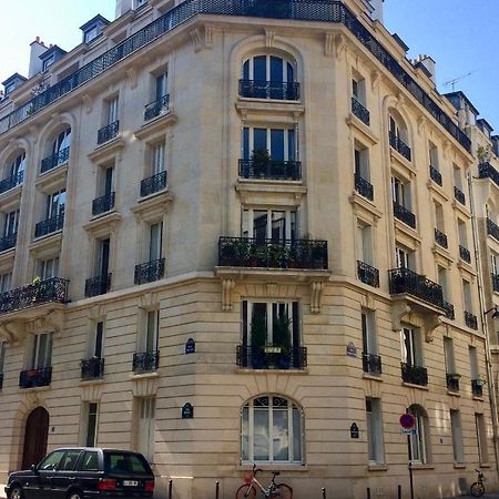 Charming Bedroom Paris Exterior photo